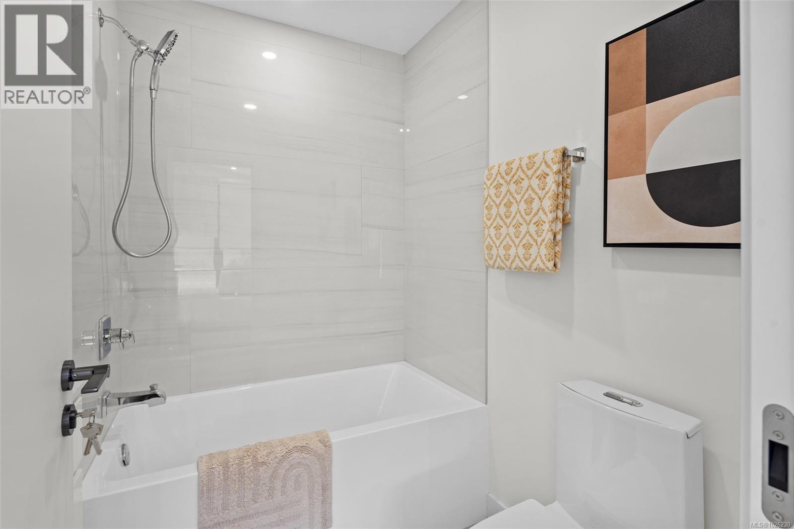 #134 916 ORONO AVE - 23