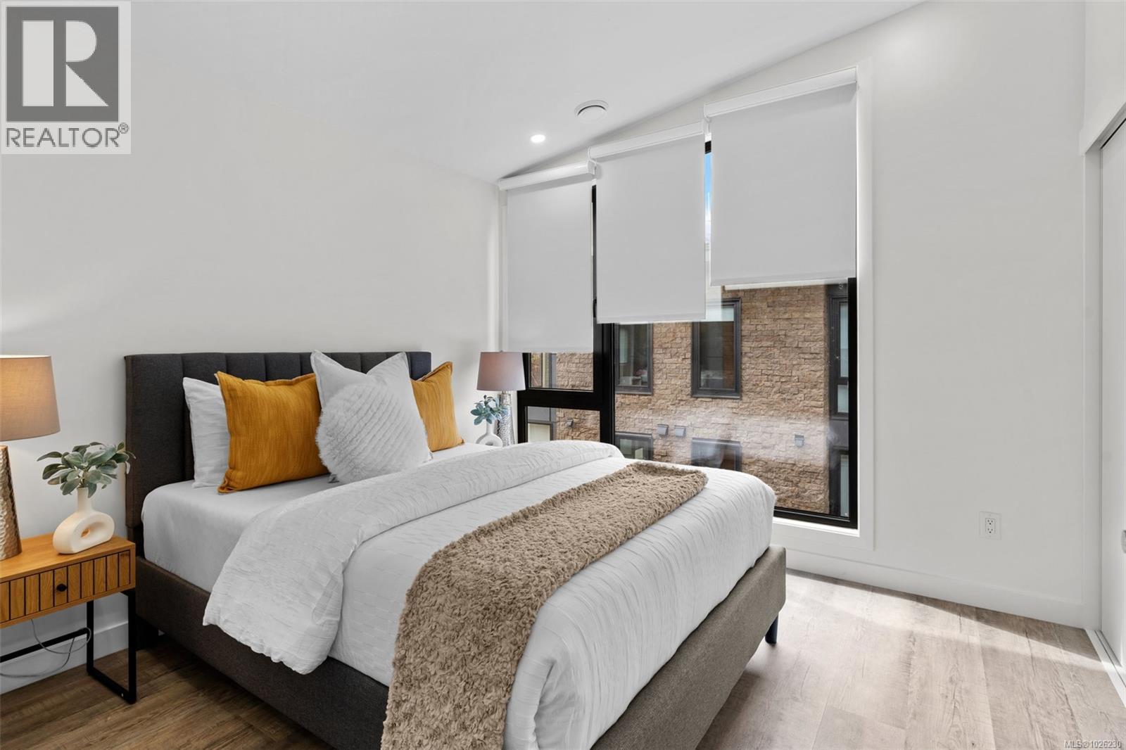 #134 916 Orono Ave - 16