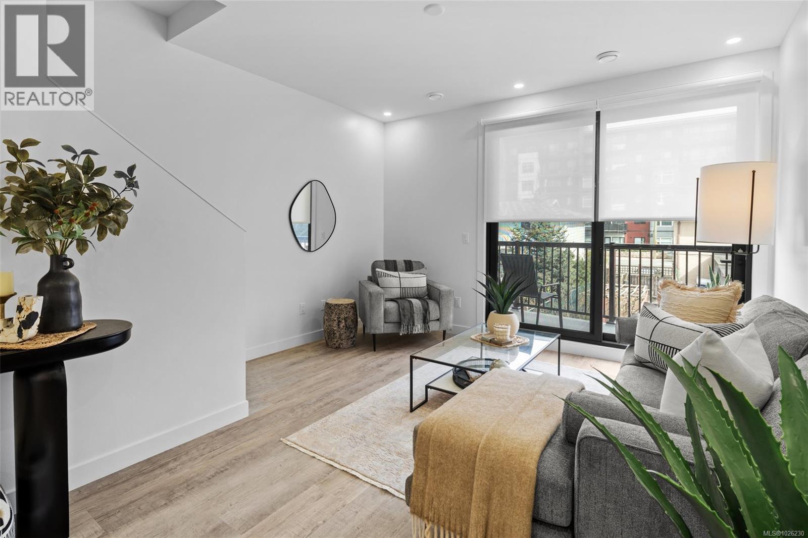 #134 916 Orono Ave - 11