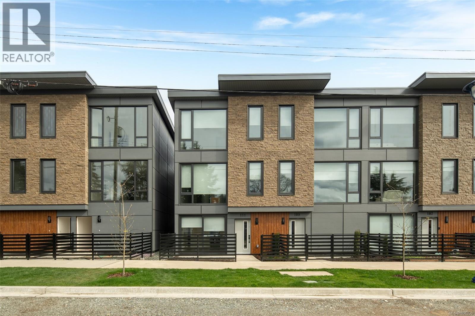 #134 916 Orono Ave - 1