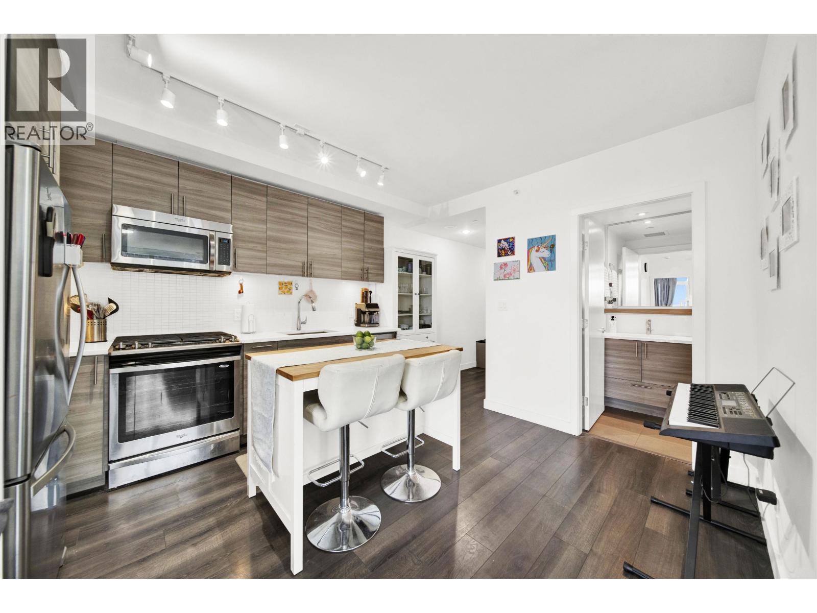 307 200 NELSON'S CRESCENT, New Westminster