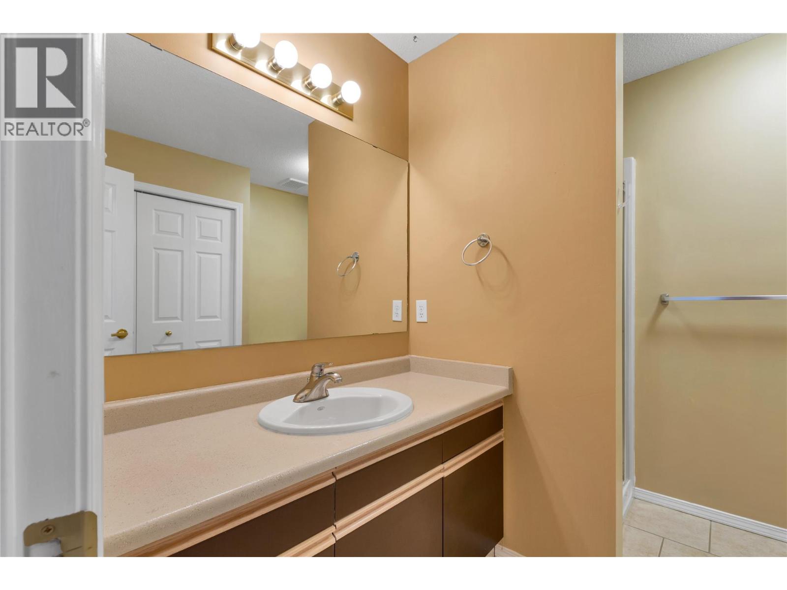 3906 Pleasant Valley Road Unit# 10, Vernon