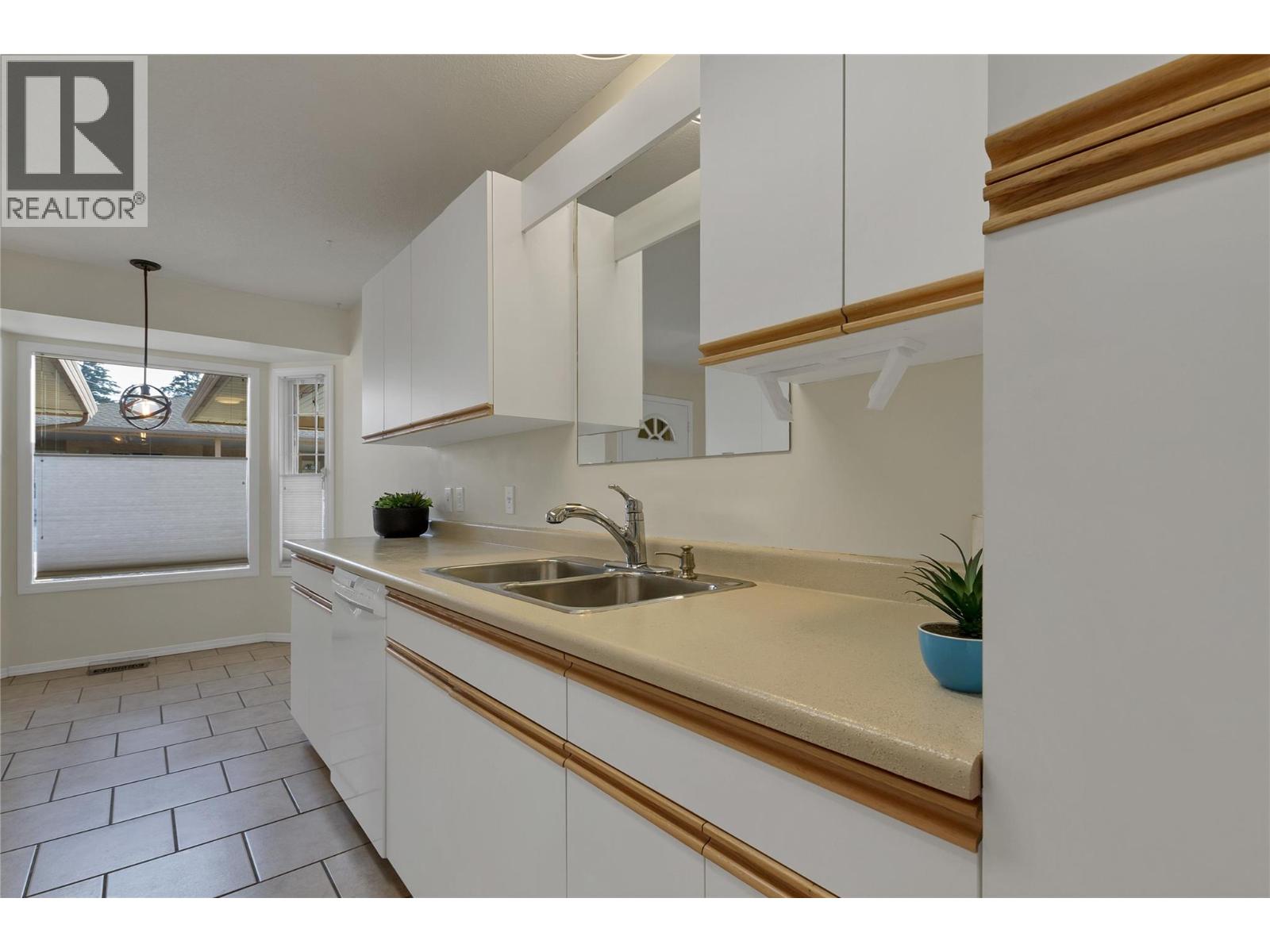 3906 Pleasant Valley Road Unit# 10, Vernon