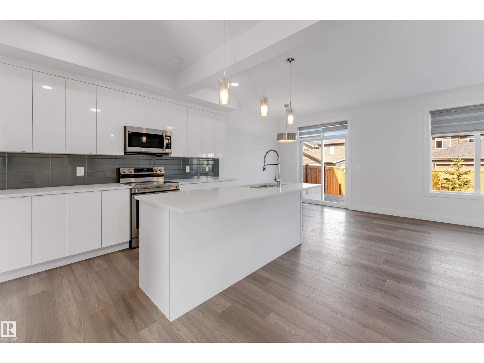 1663 CAVANAGH BV SW - 18