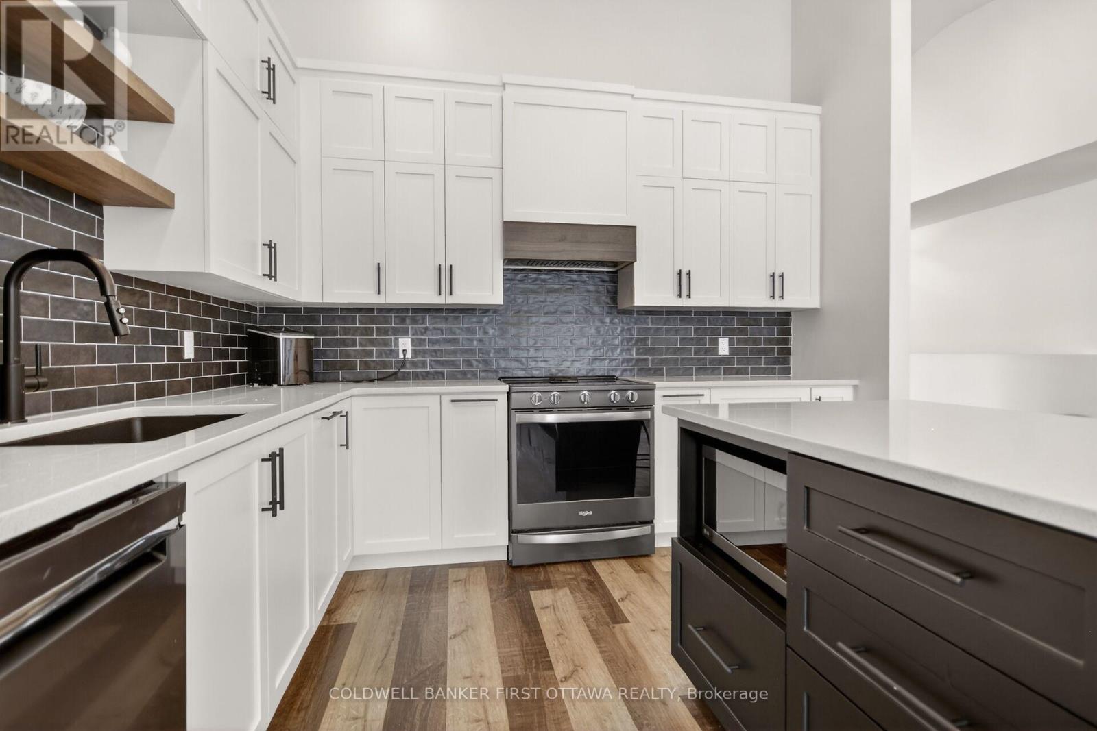 4 MCDIARMID LANE N - 12