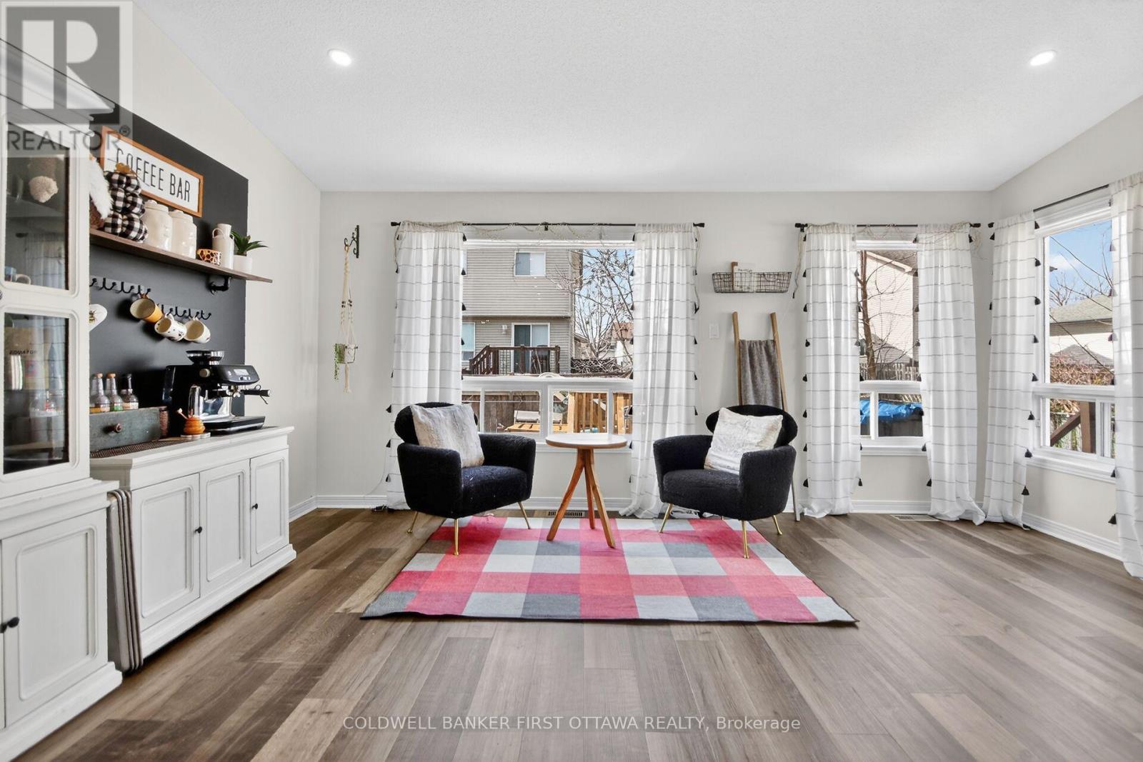 4 MCDIARMID LANE N - 16
