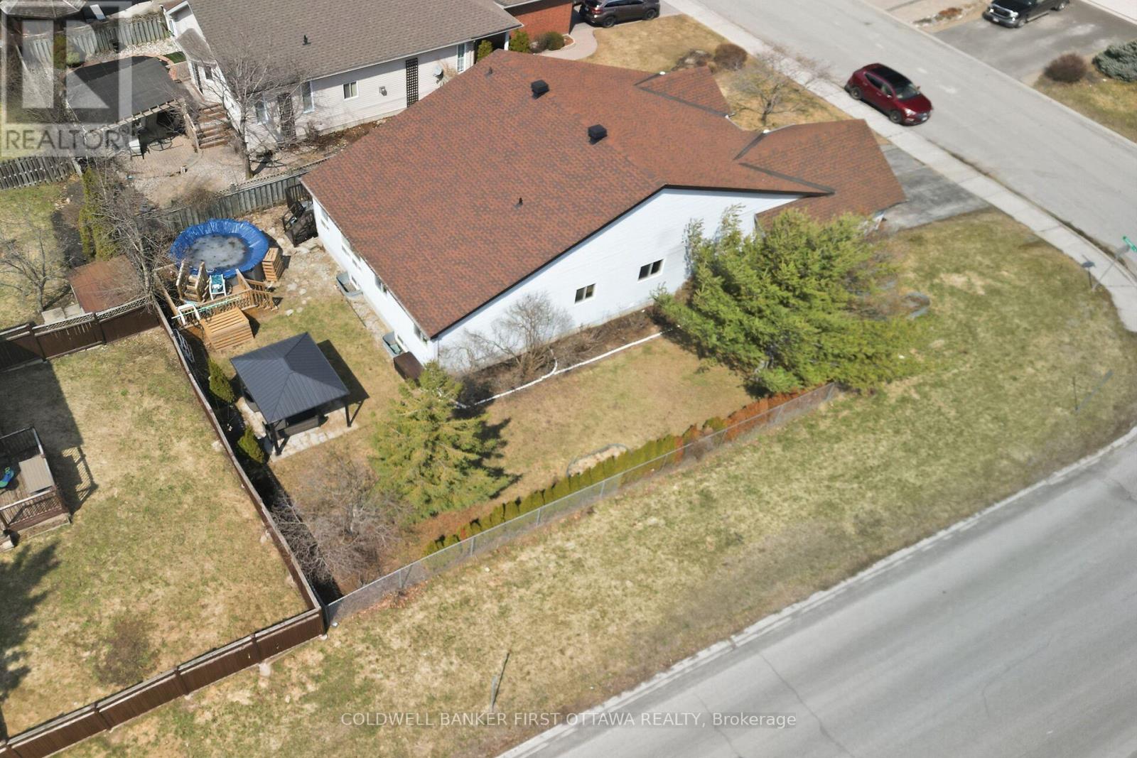 4 MCDIARMID LANE N - 34