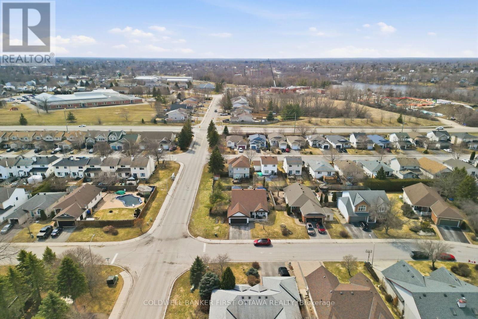 4 MCDIARMID LANE N - 36