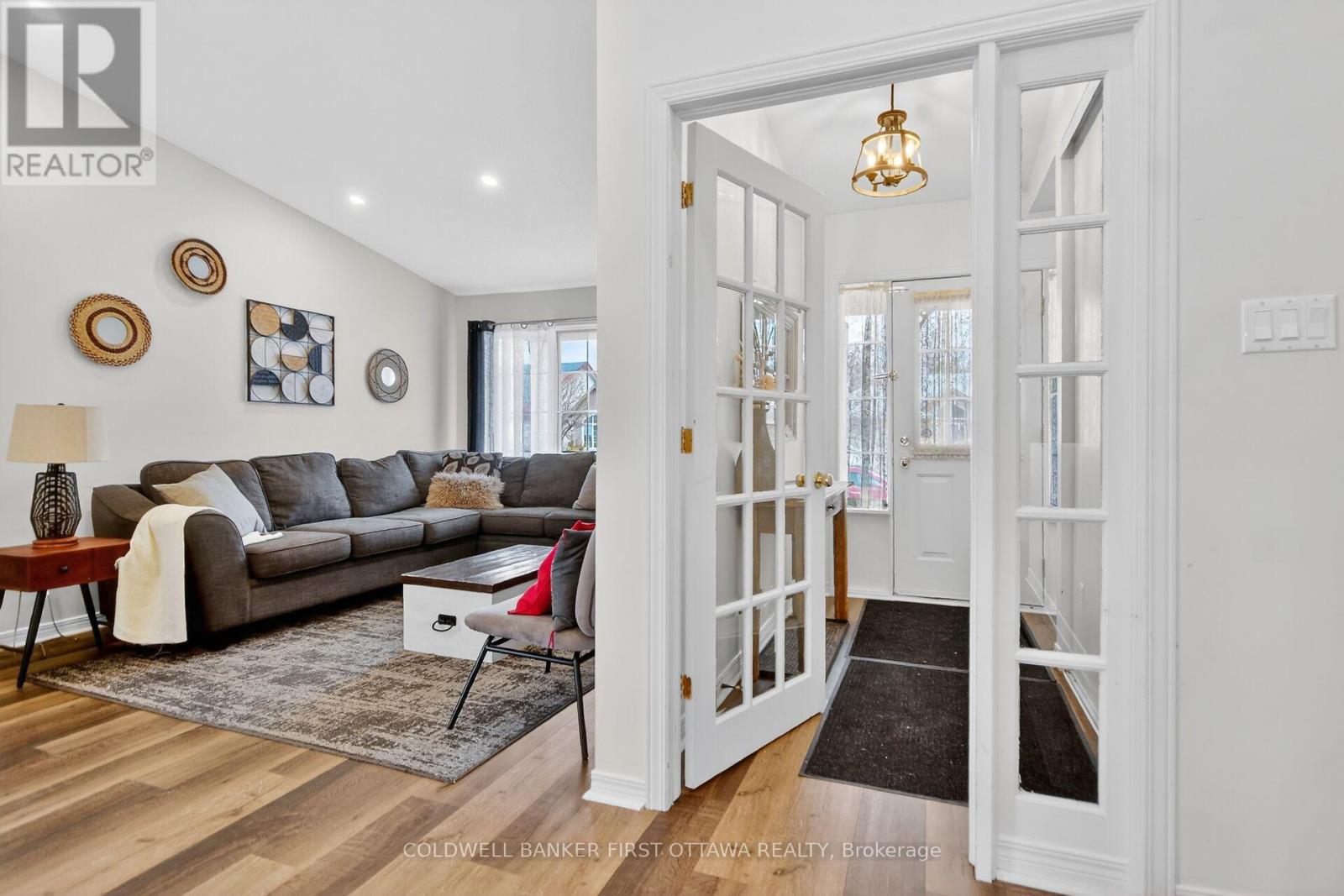 4 MCDIARMID LANE N - 5