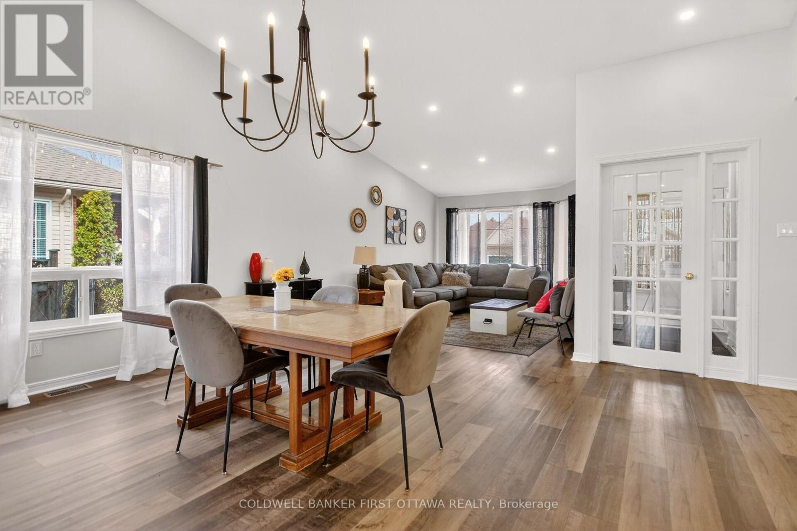4 MCDIARMID LANE N - 7