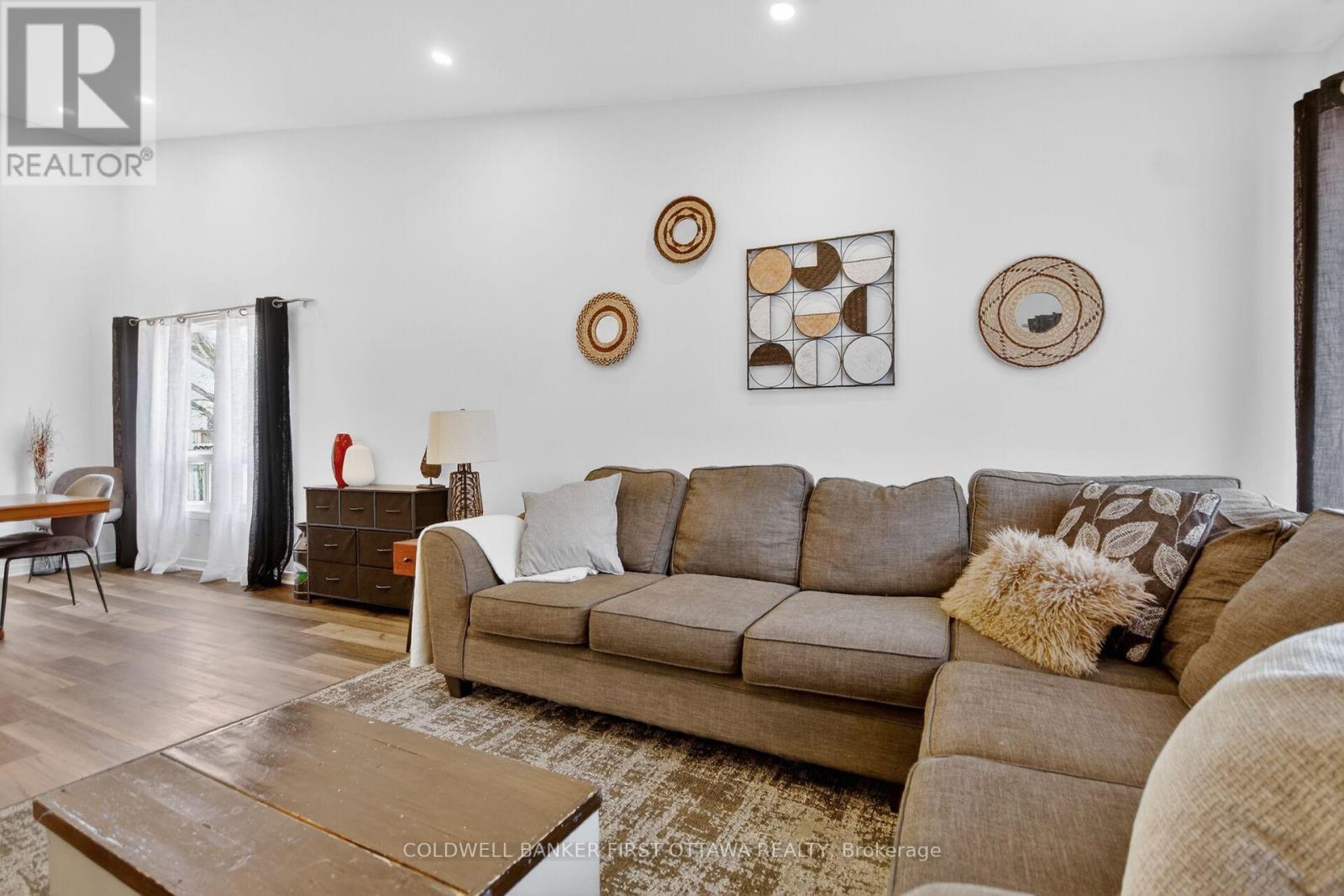 4 MCDIARMID LANE N - 9