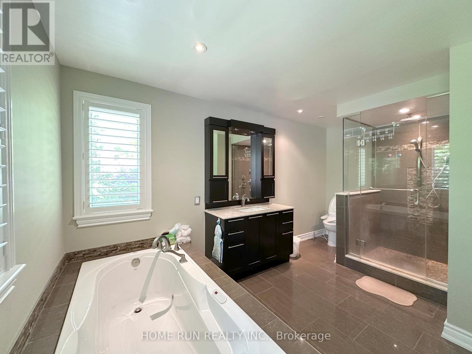 5 Bed, 5 Bath House for Rent in Ottawa – 35 BLUE HERON COURT, Ottawa – MLS# X12983386 - Image 9
