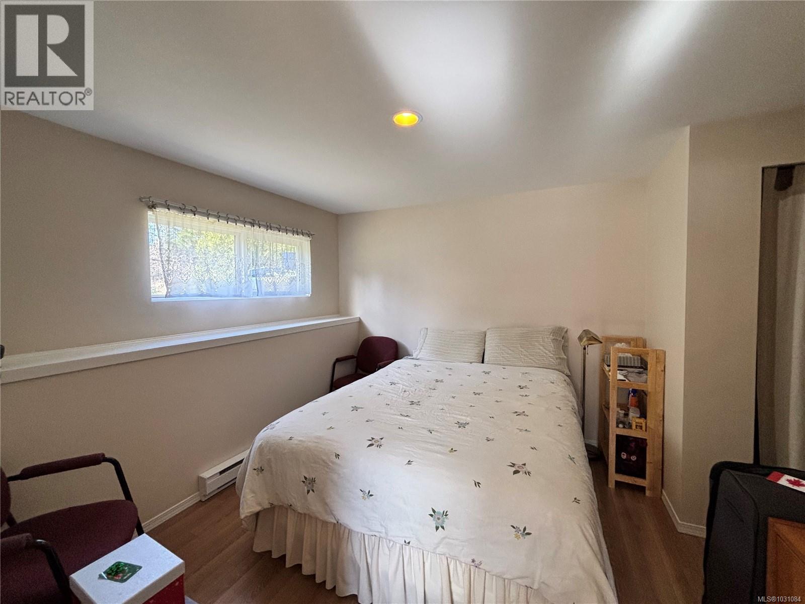 445 CHAMISS CRES - 16