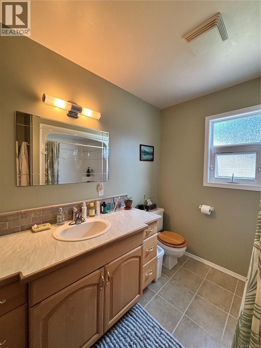 445 CHAMISS CRES - 18