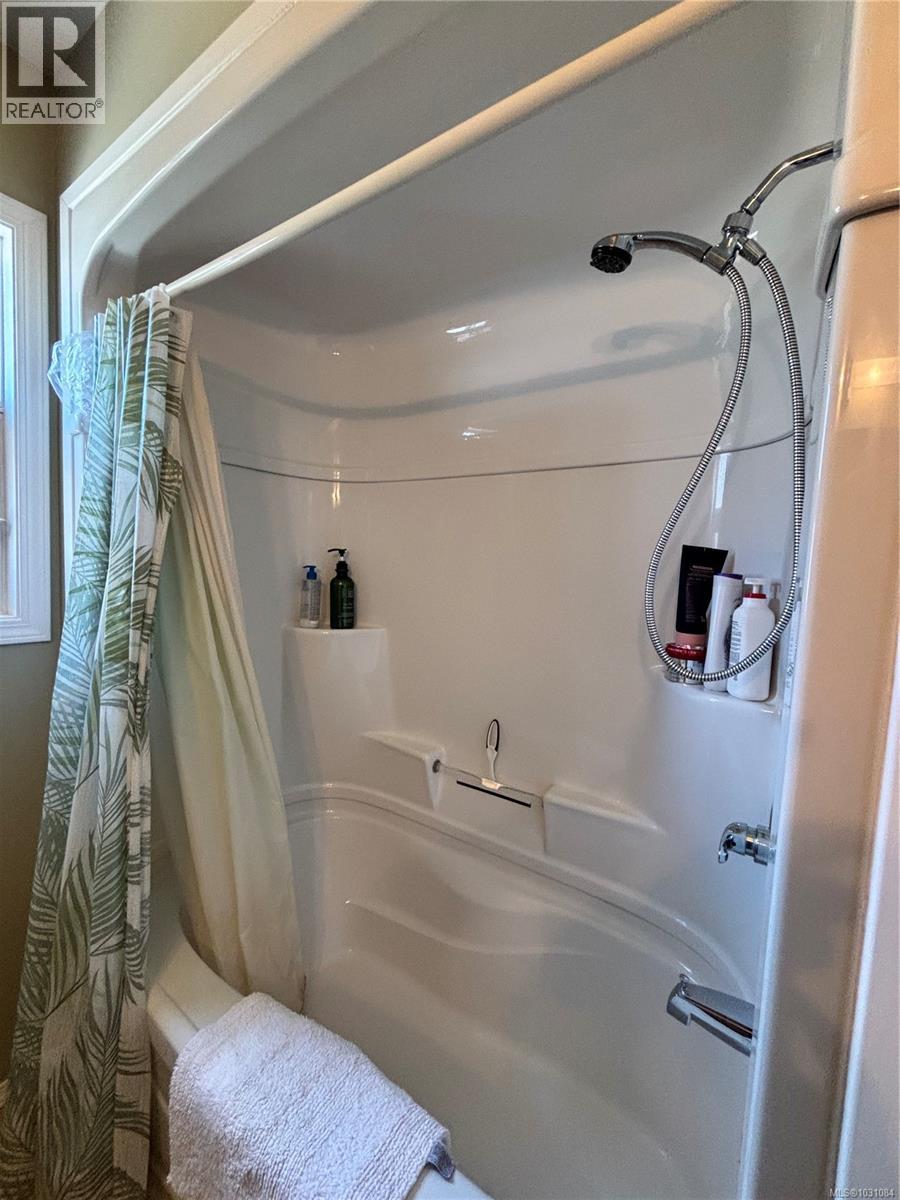 445 CHAMISS CRES - 19