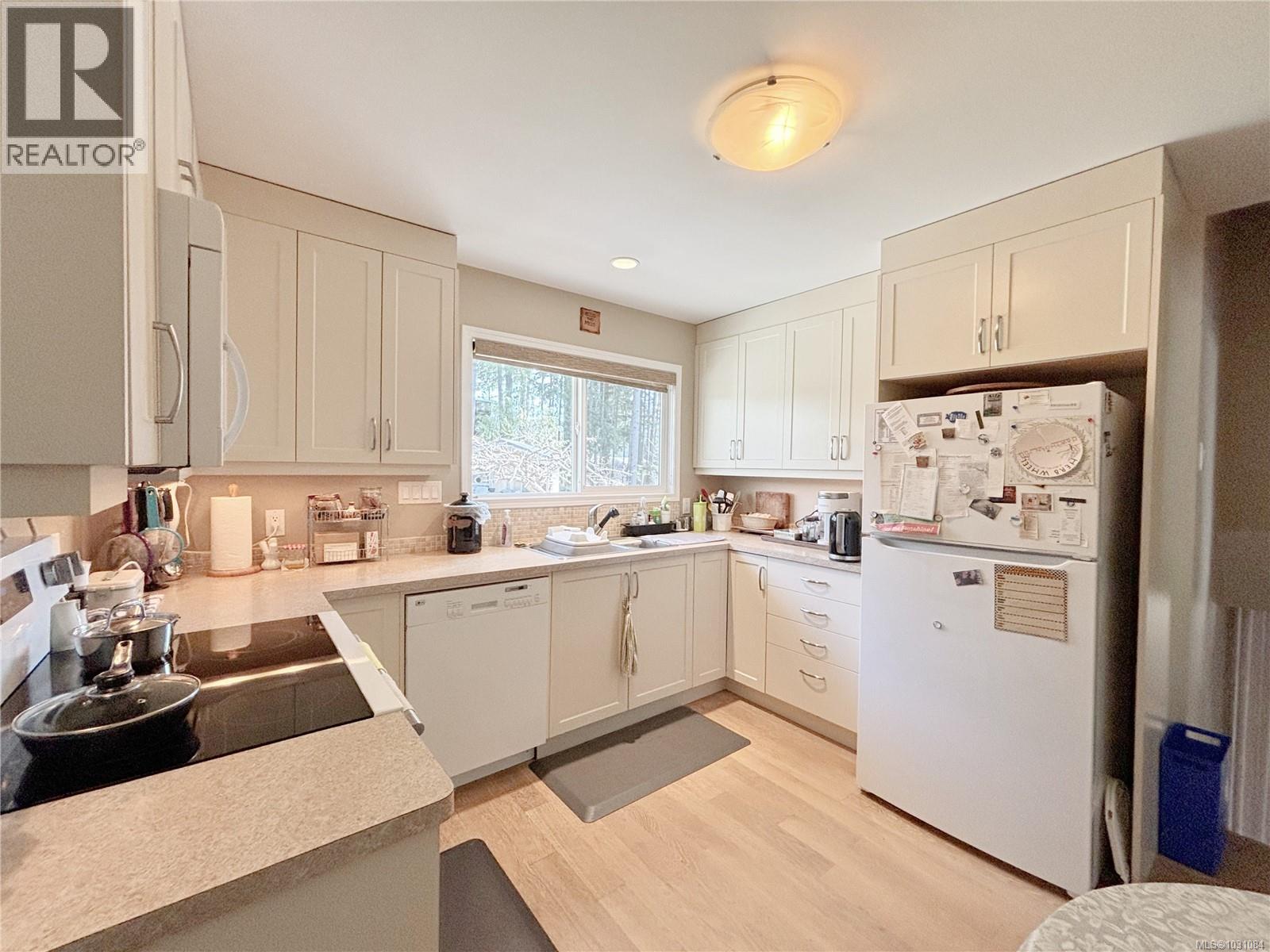 445 Chamiss Cres - 2