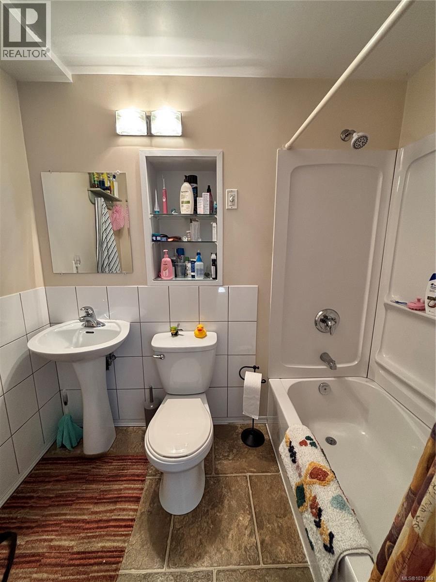 445 CHAMISS CRES - 21