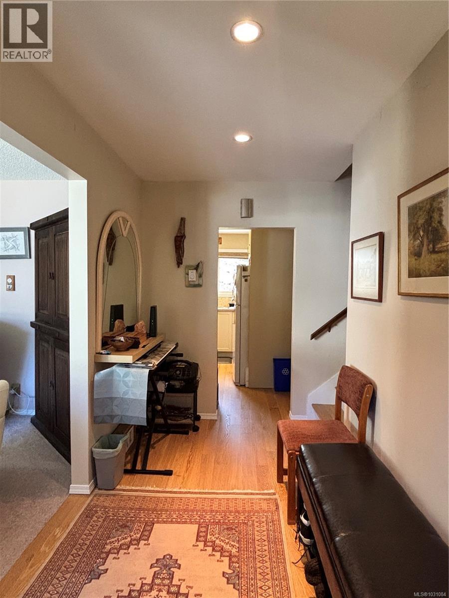 445 CHAMISS CRES - 22