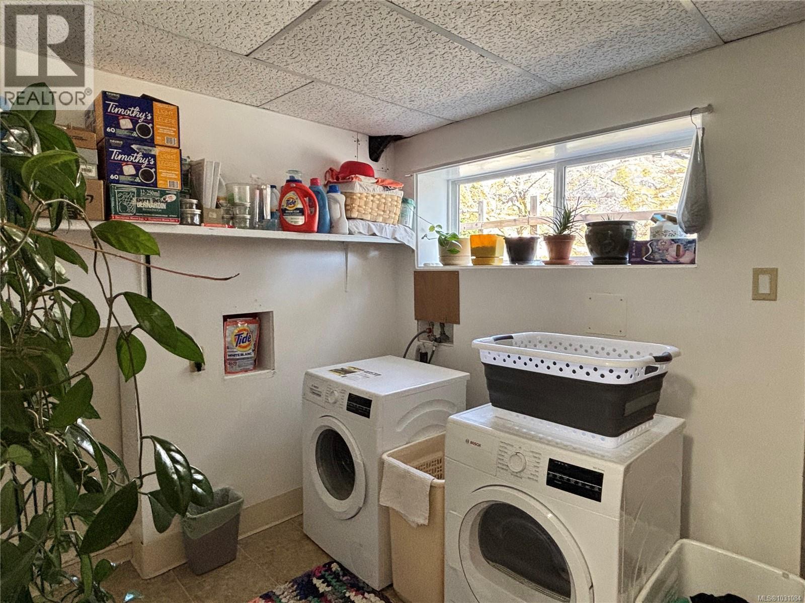 445 CHAMISS CRES - 23