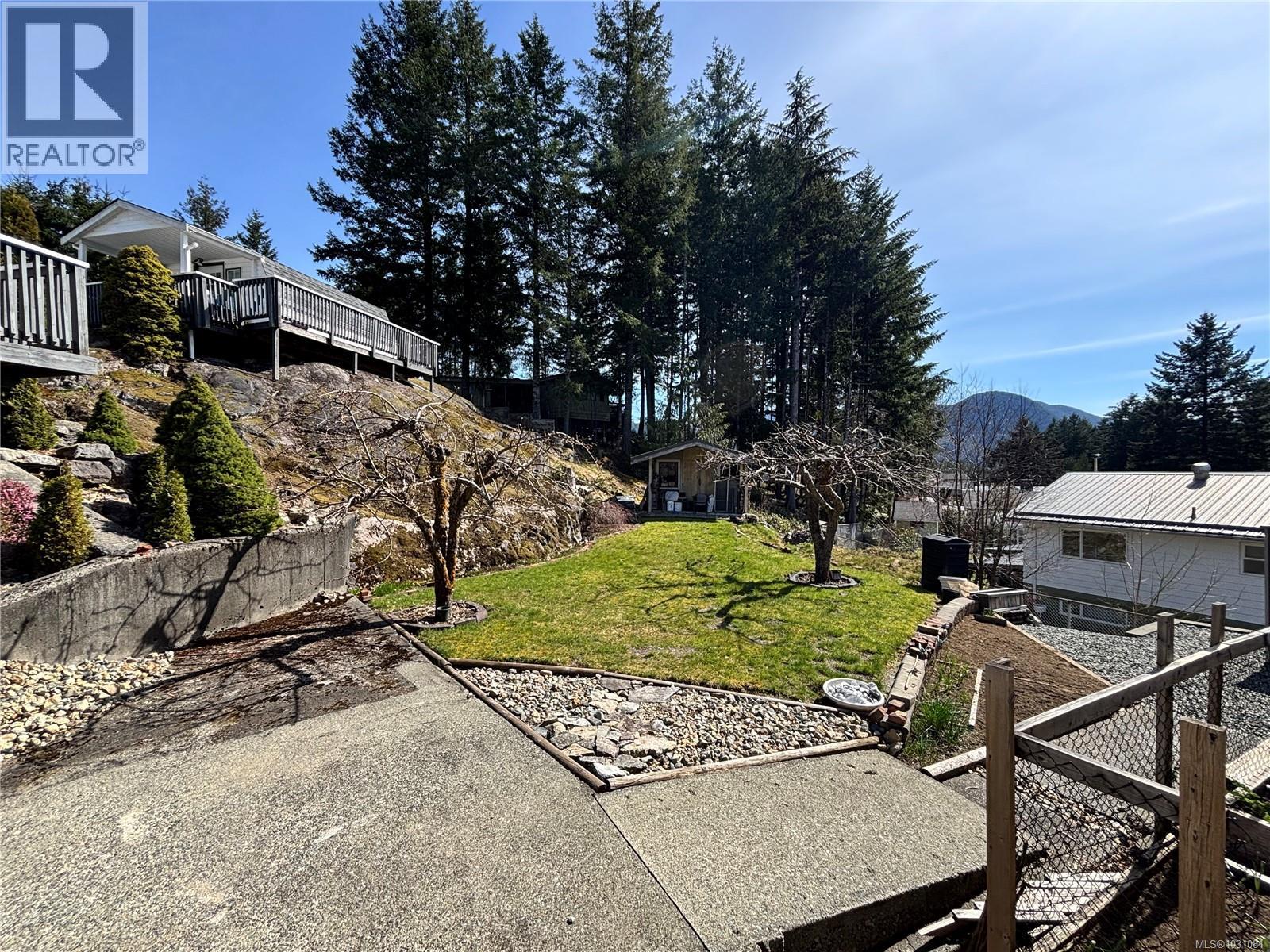 445 Chamiss Cres - 24
