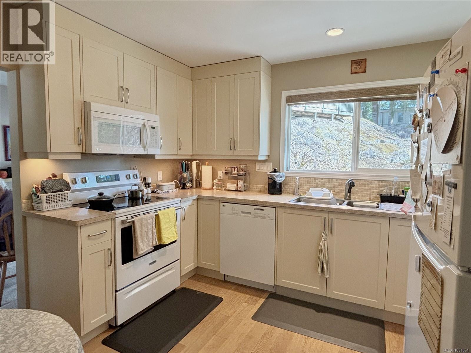 445 Chamiss Cres - 3
