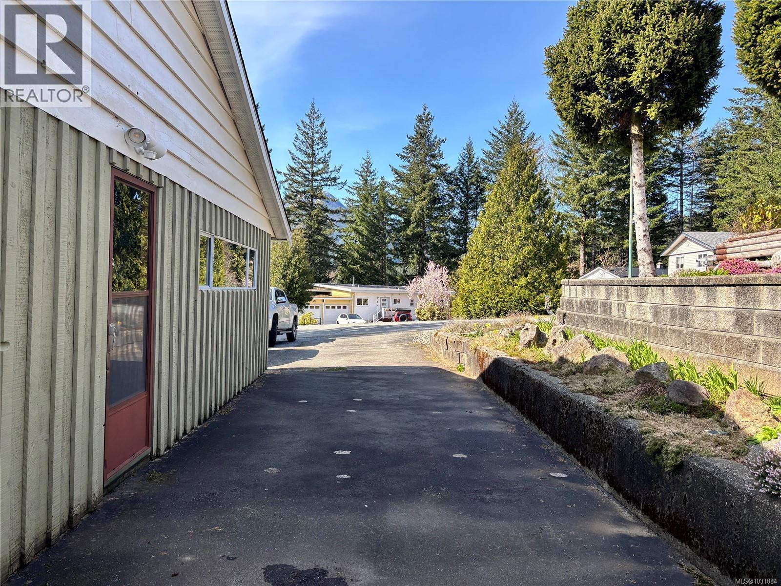 445 Chamiss Cres - 30