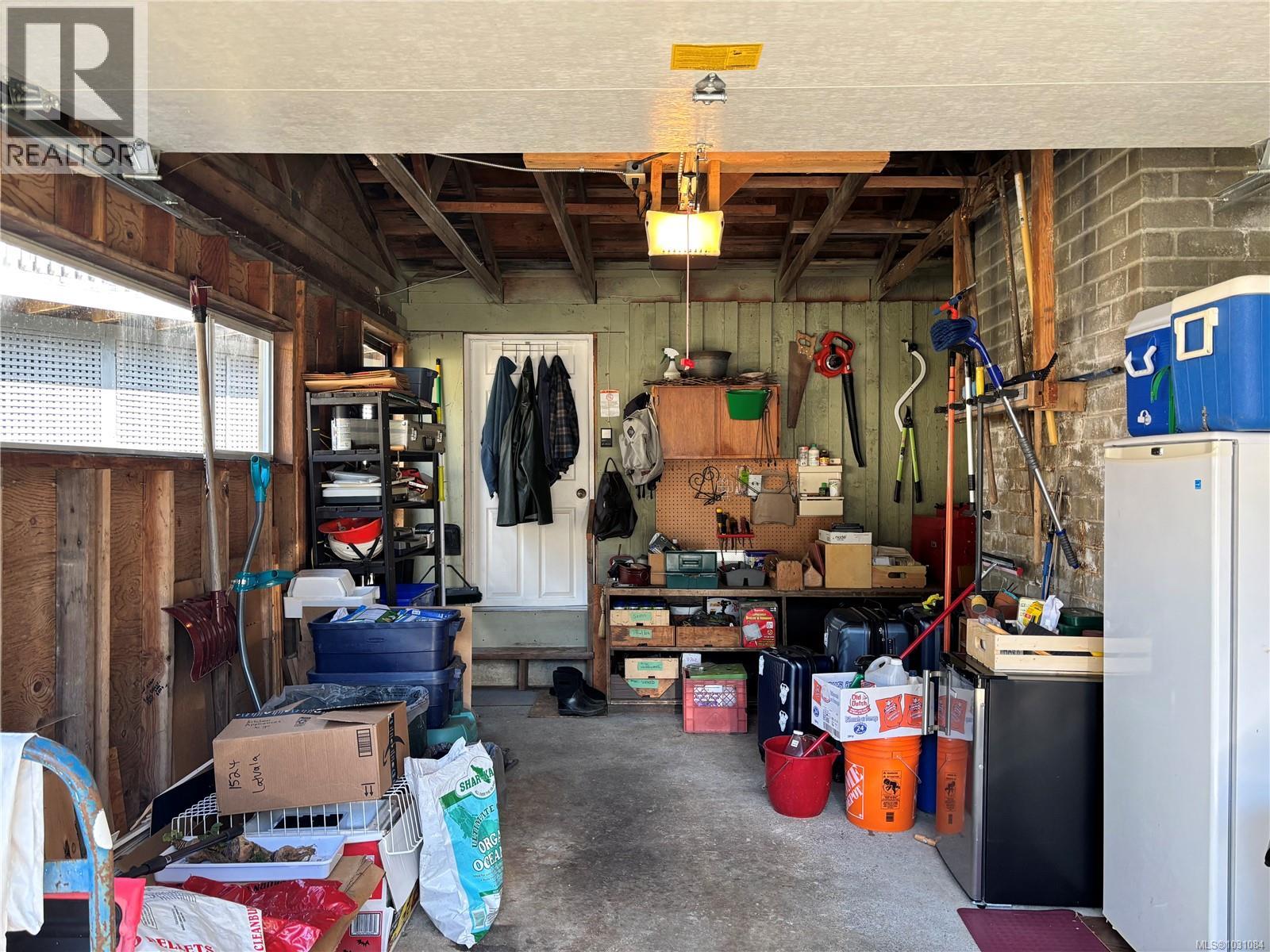 445 CHAMISS CRES - 32