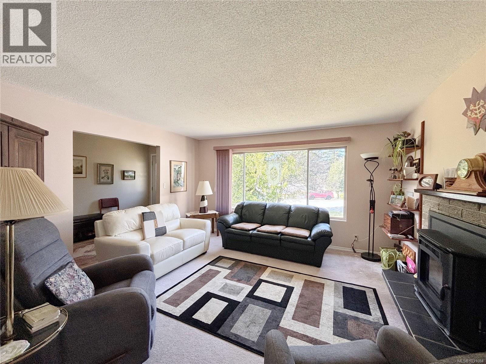 445 Chamiss Cres - 5