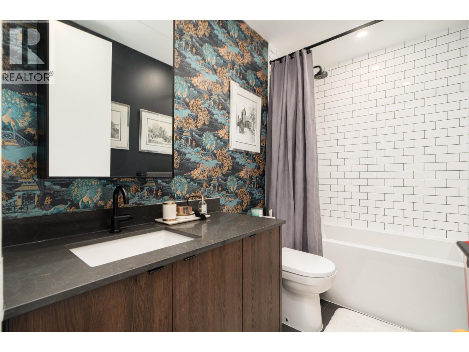 6 83 MOODY STREET, Port Moody