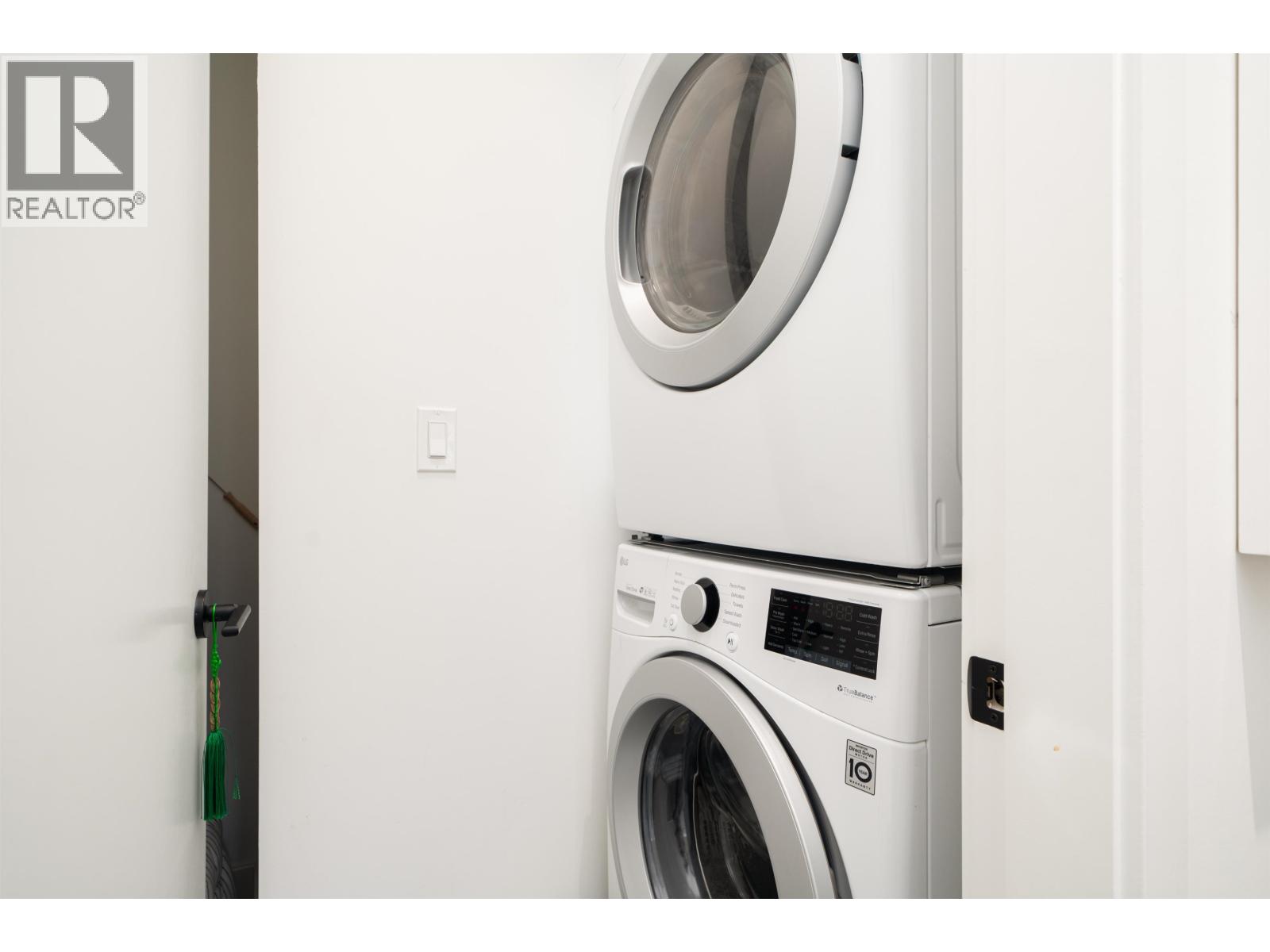 6 83 MOODY STREET, Port Moody