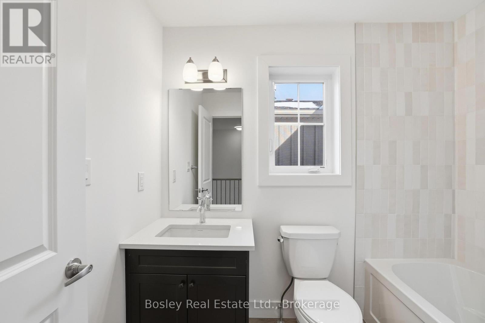 130 WHITE OAK CRESCENT - 24