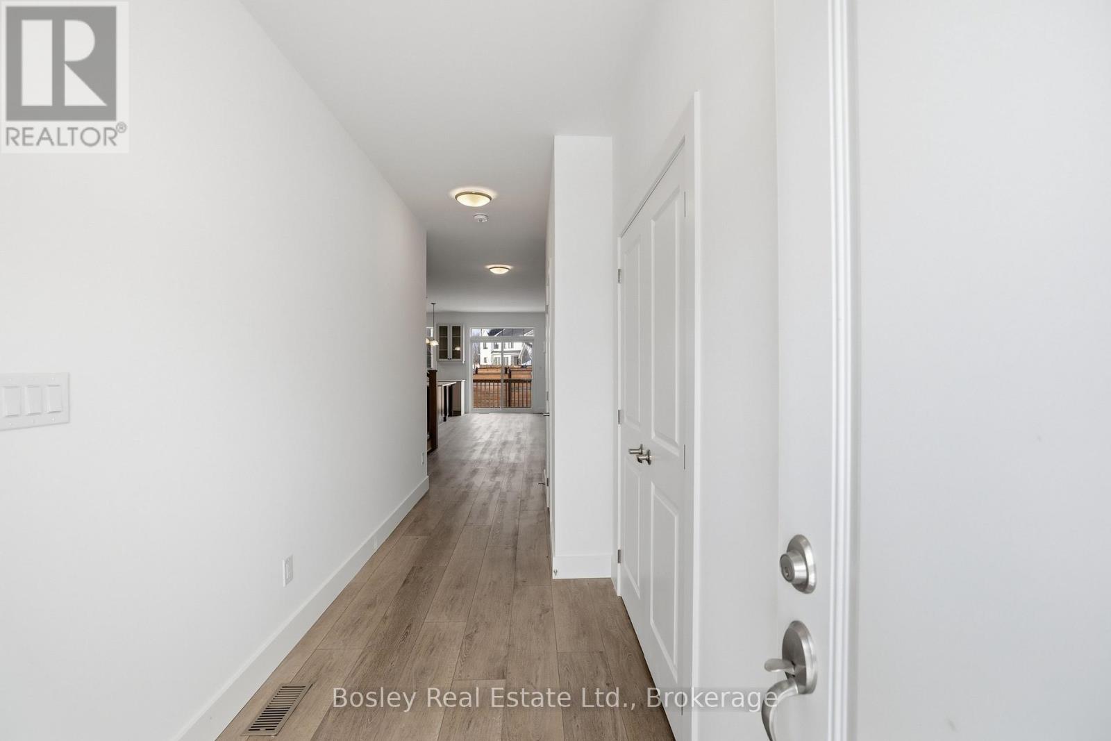 130 WHITE OAK CRESCENT - 3