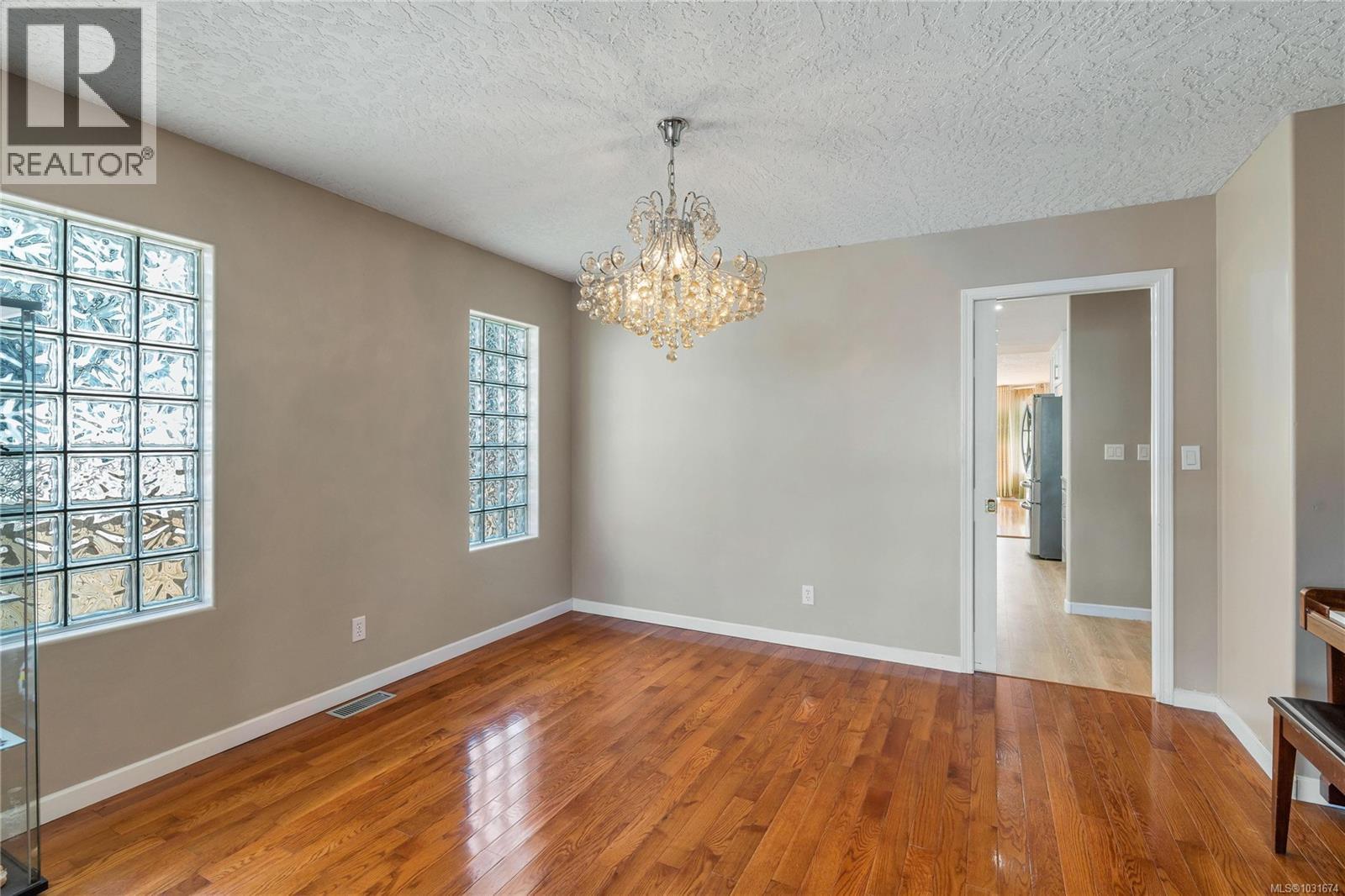 1395 Epsom Close, Saanich