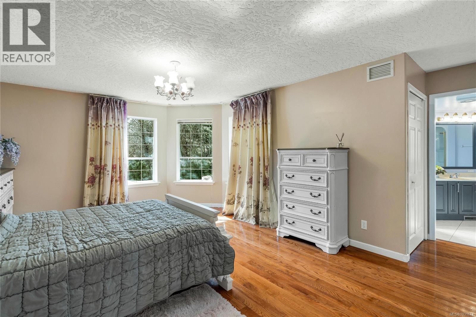 1395 Epsom Close, Saanich