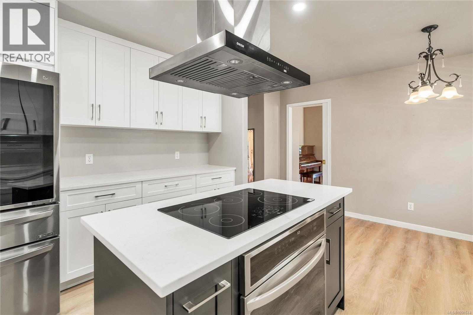 1395 Epsom Close, Saanich