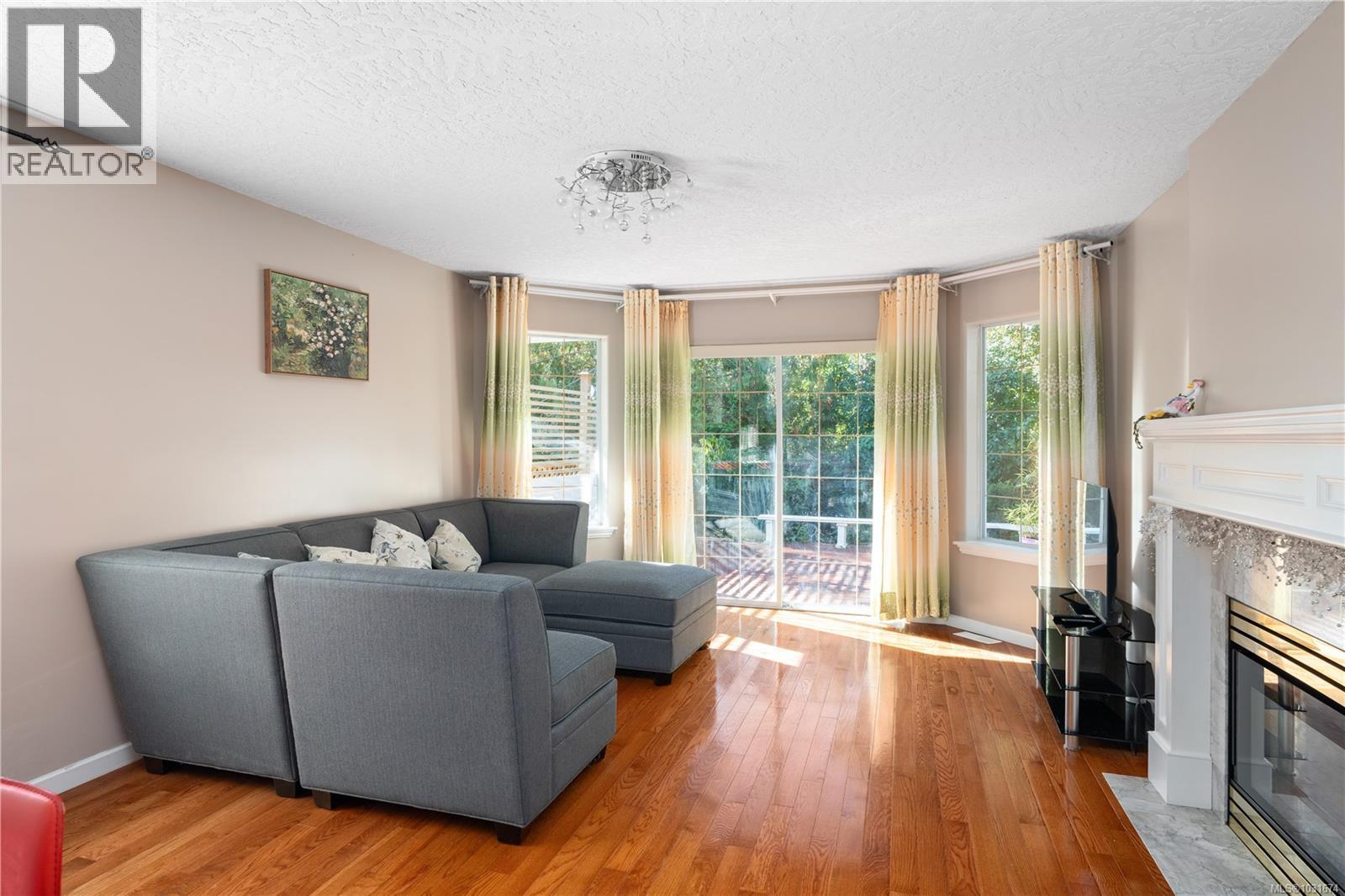 1395 Epsom Close, Saanich