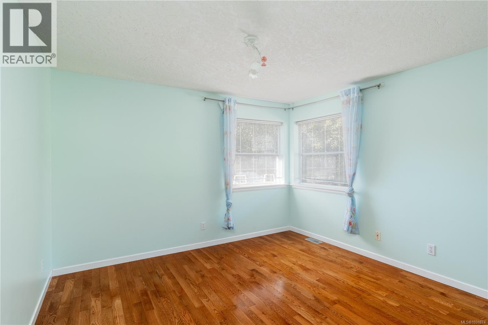 1395 Epsom Close, Saanich