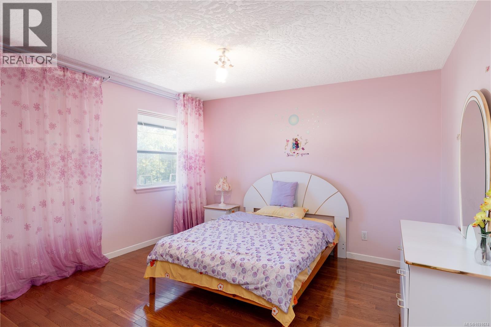 1395 Epsom Close, Saanich