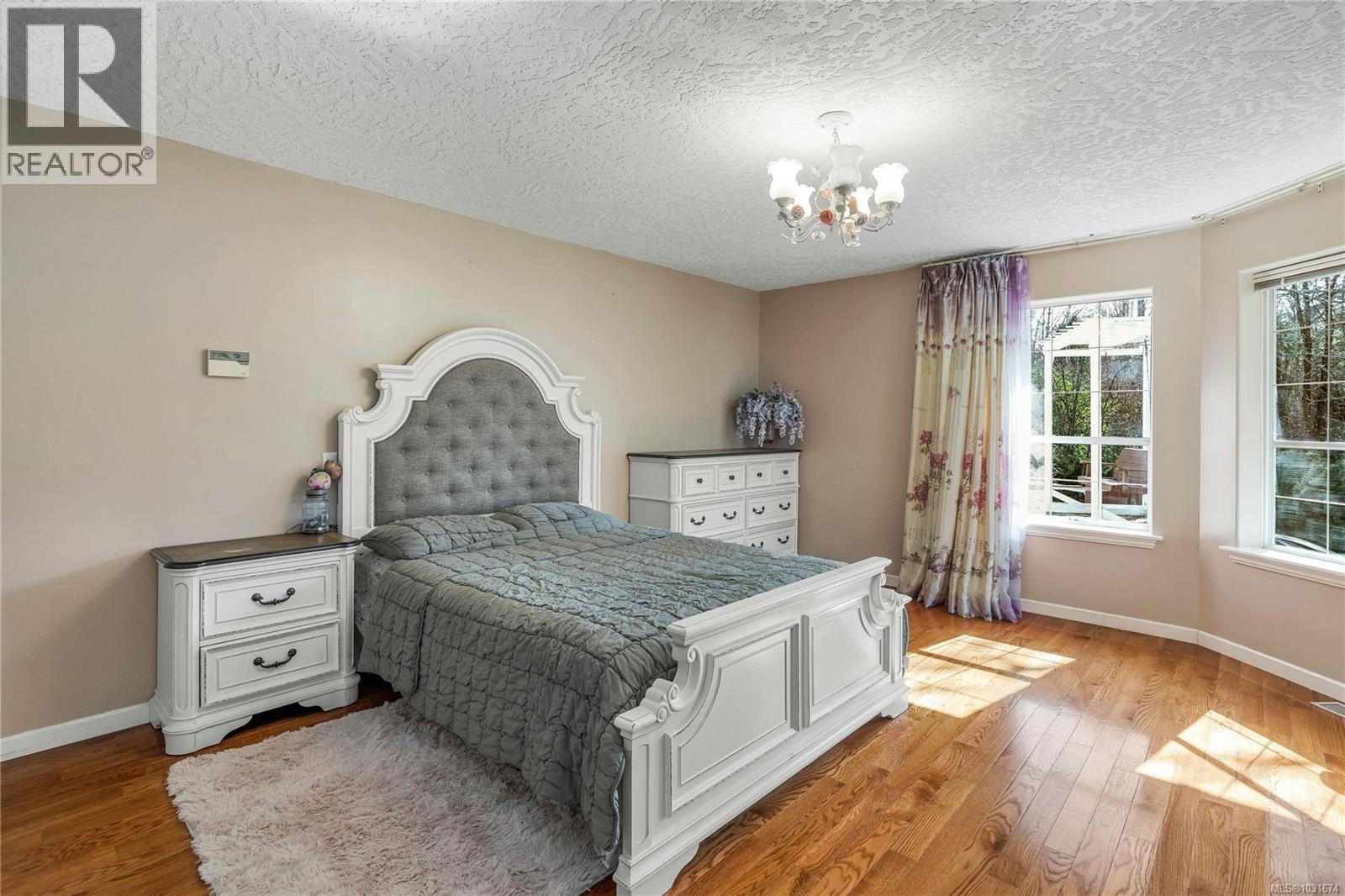 1395 Epsom Close, Saanich