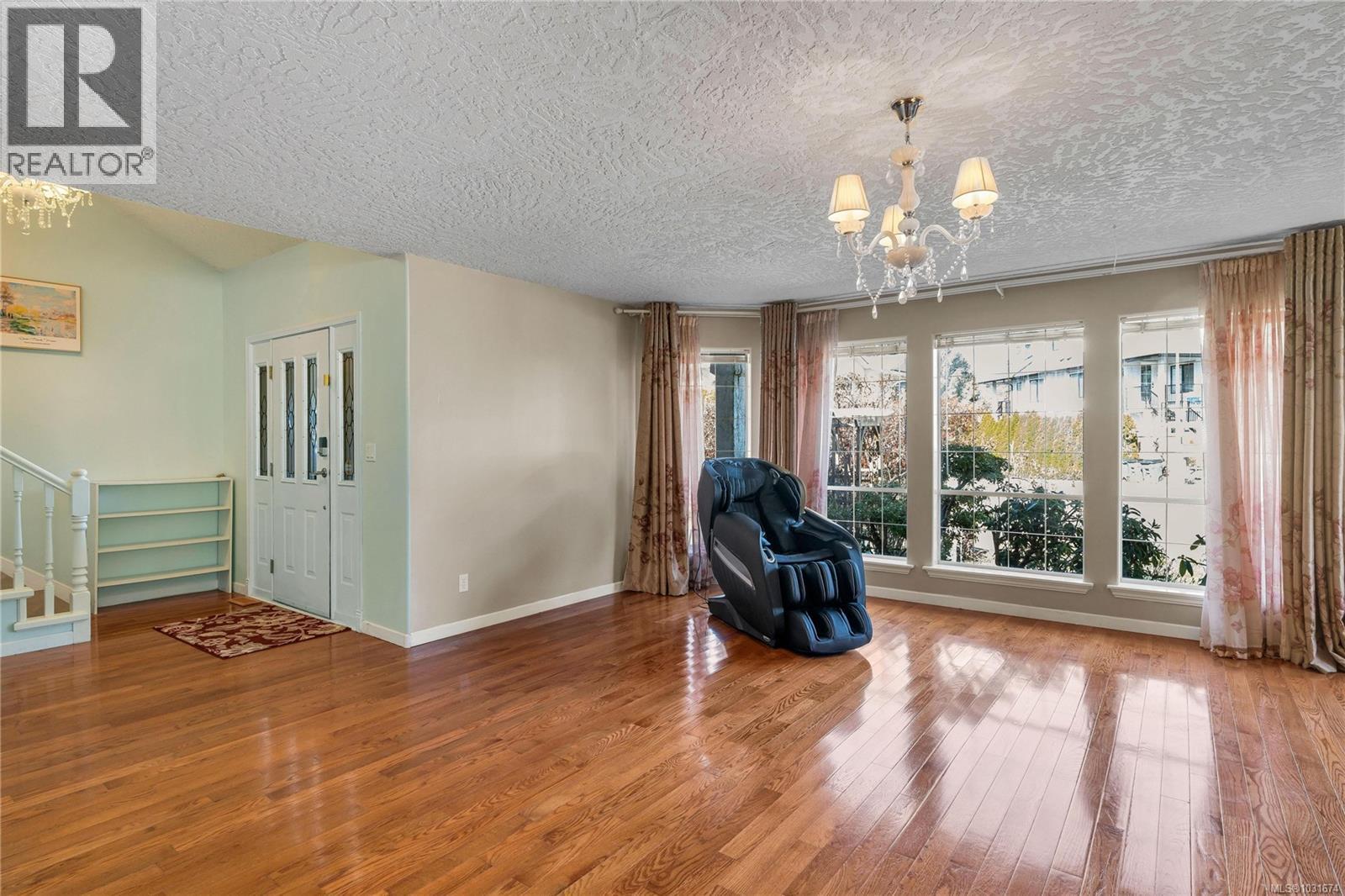 1395 Epsom Close, Saanich