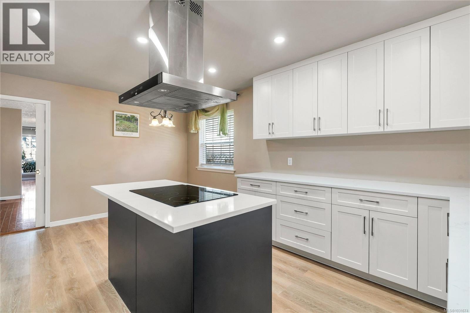 1395 Epsom Close, Saanich