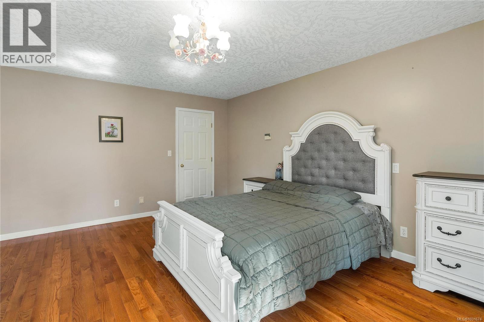 1395 Epsom Close, Saanich