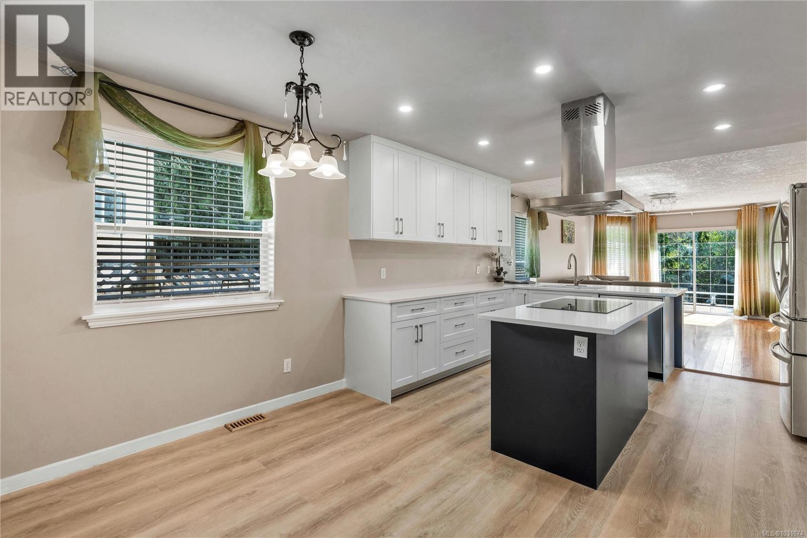 1395 Epsom Close, Saanich