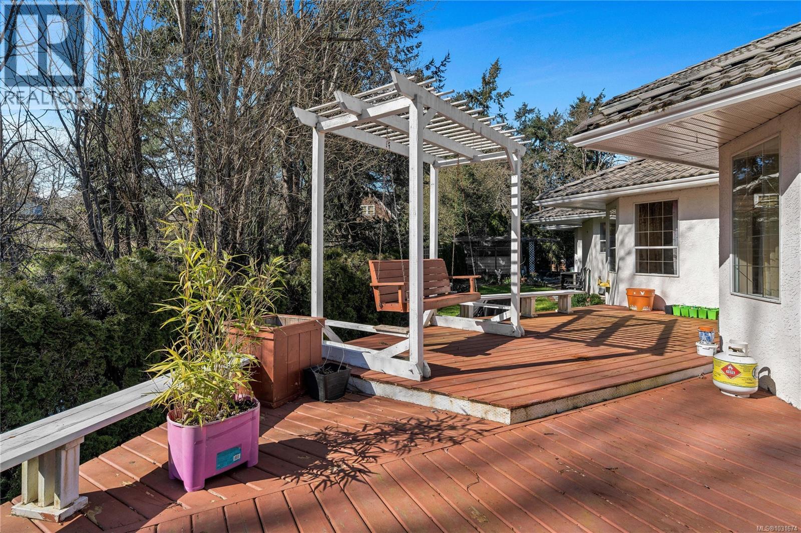 1395 Epsom Close, Saanich