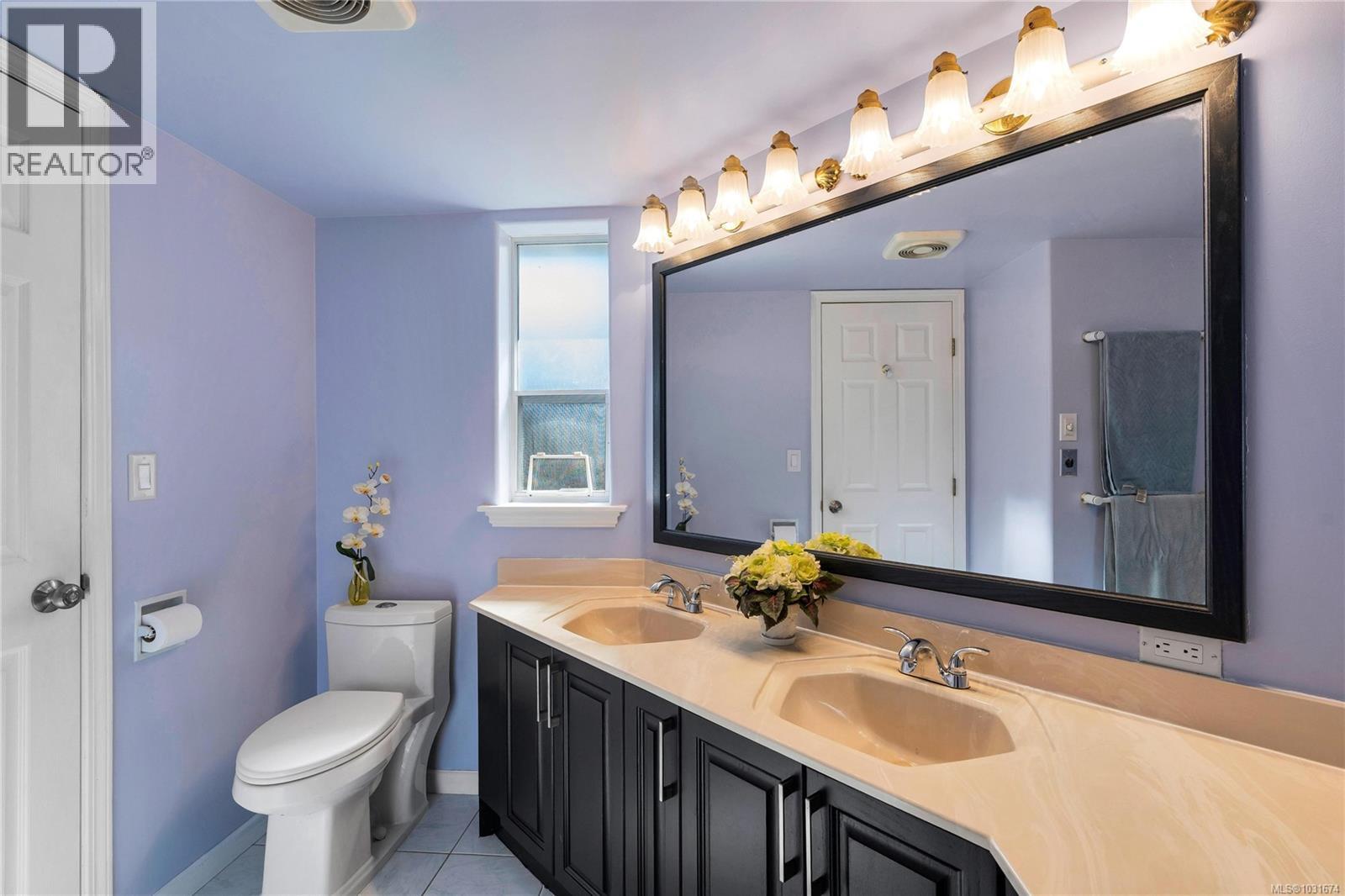 1395 Epsom Close, Saanich