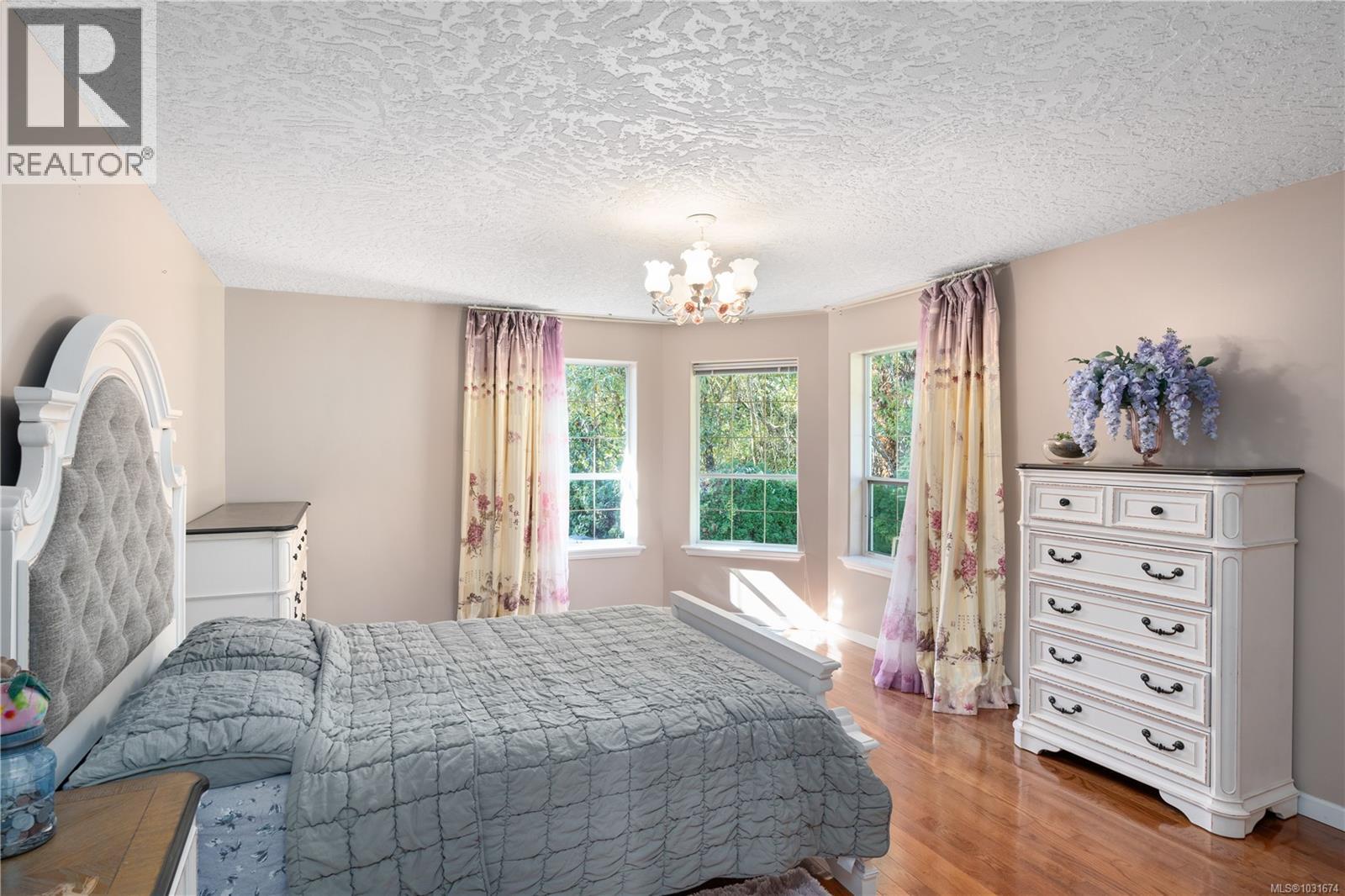 1395 Epsom Close, Saanich