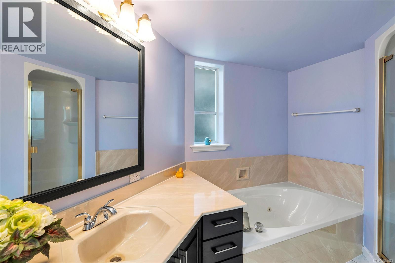 1395 Epsom Close, Saanich