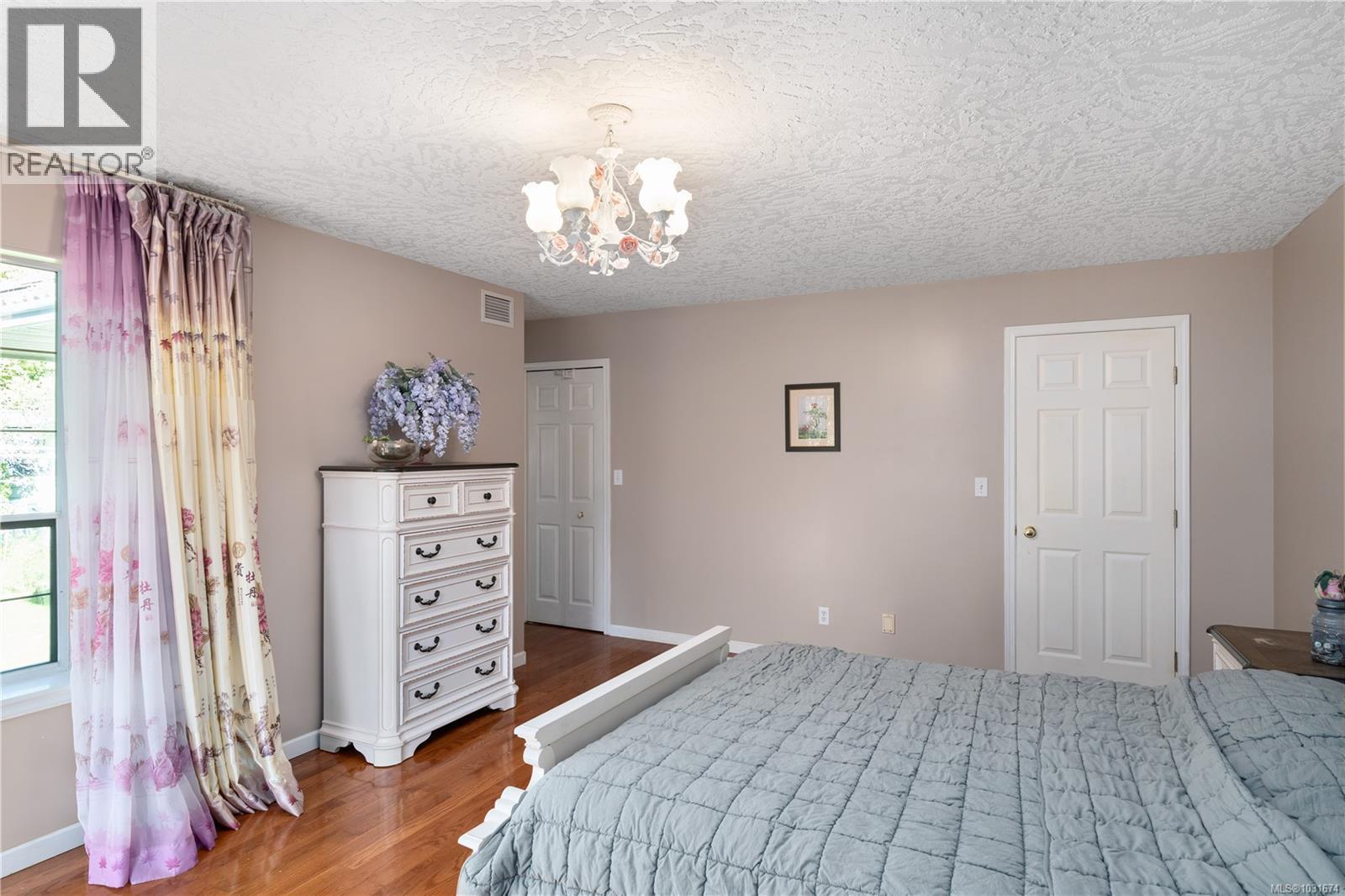 1395 Epsom Close, Saanich