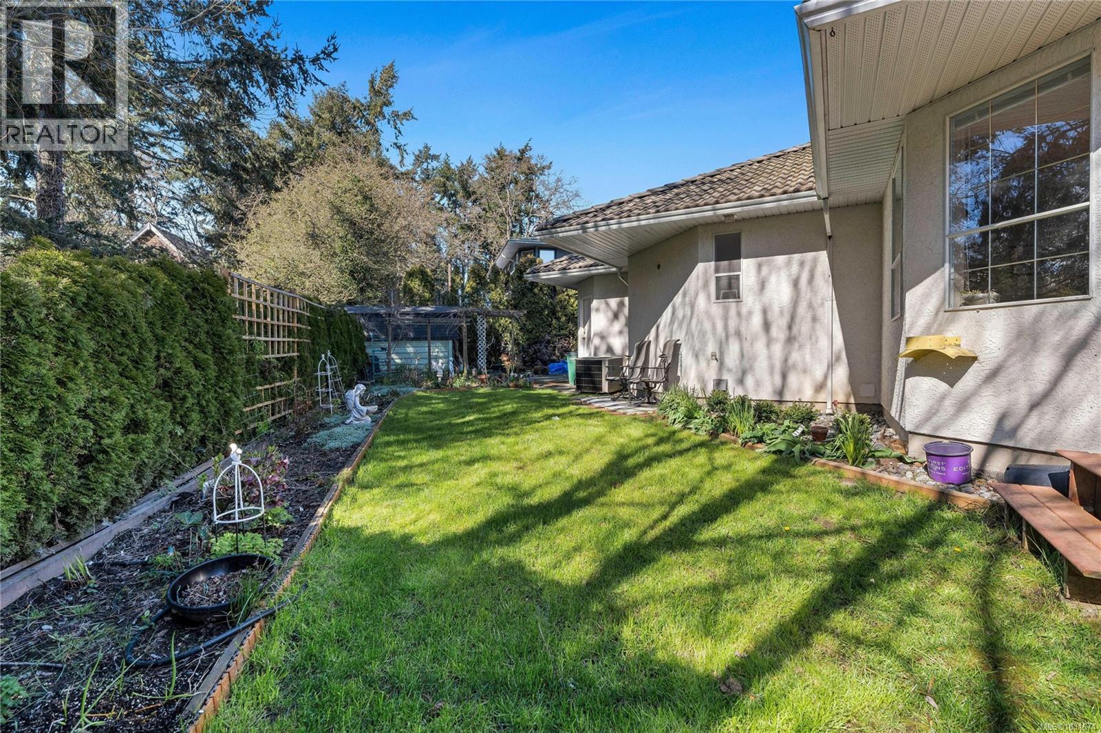 1395 Epsom Close, Saanich