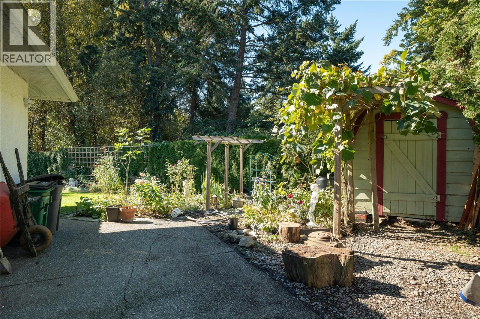 1395 Epsom Close, Saanich